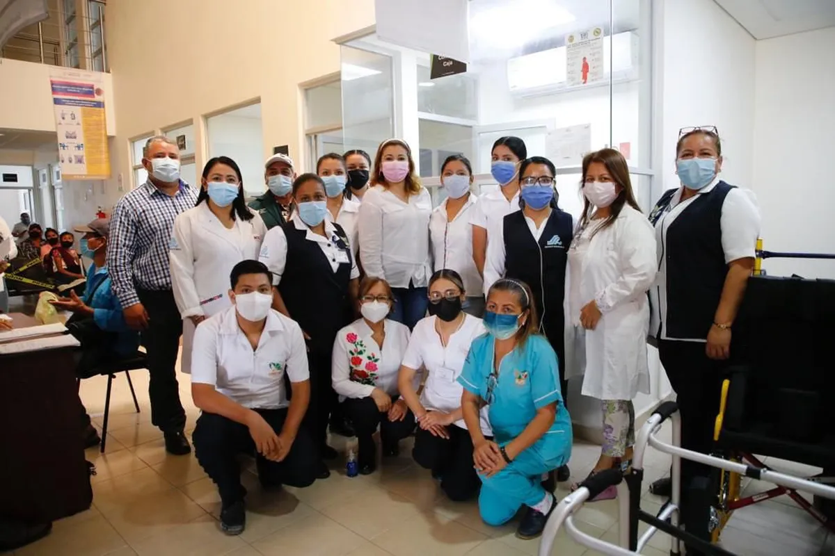 Omar Fayad visitó de manera sorpresiva clínica de Huejutla