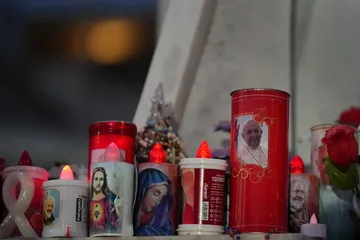 Muestra el Papa una “leve mejoría”, informa el Vaticano