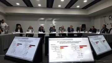 INE desecha queja contra Julio Menchaca por encuesta Parametría