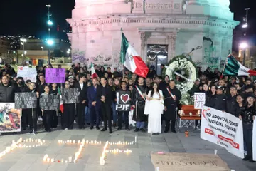 Con carroza y ataúd, trabajadores del PJF realizan marcha fúnebre