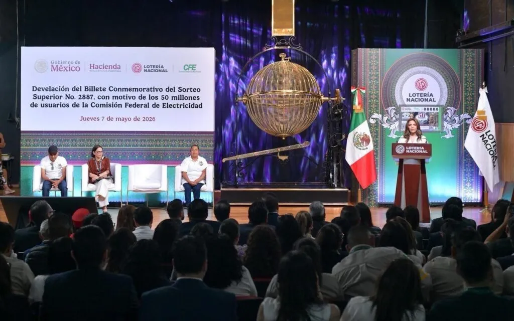 CFE celebra 50 millones de usuarios con billete y sorteo de la Lotería Nacional