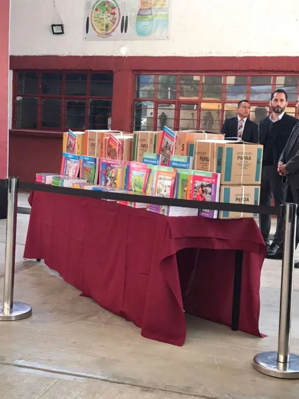 ¡Atención papás! Gobierno entregará uniformes, útiles escolares y libros a 610 mil estudiantes