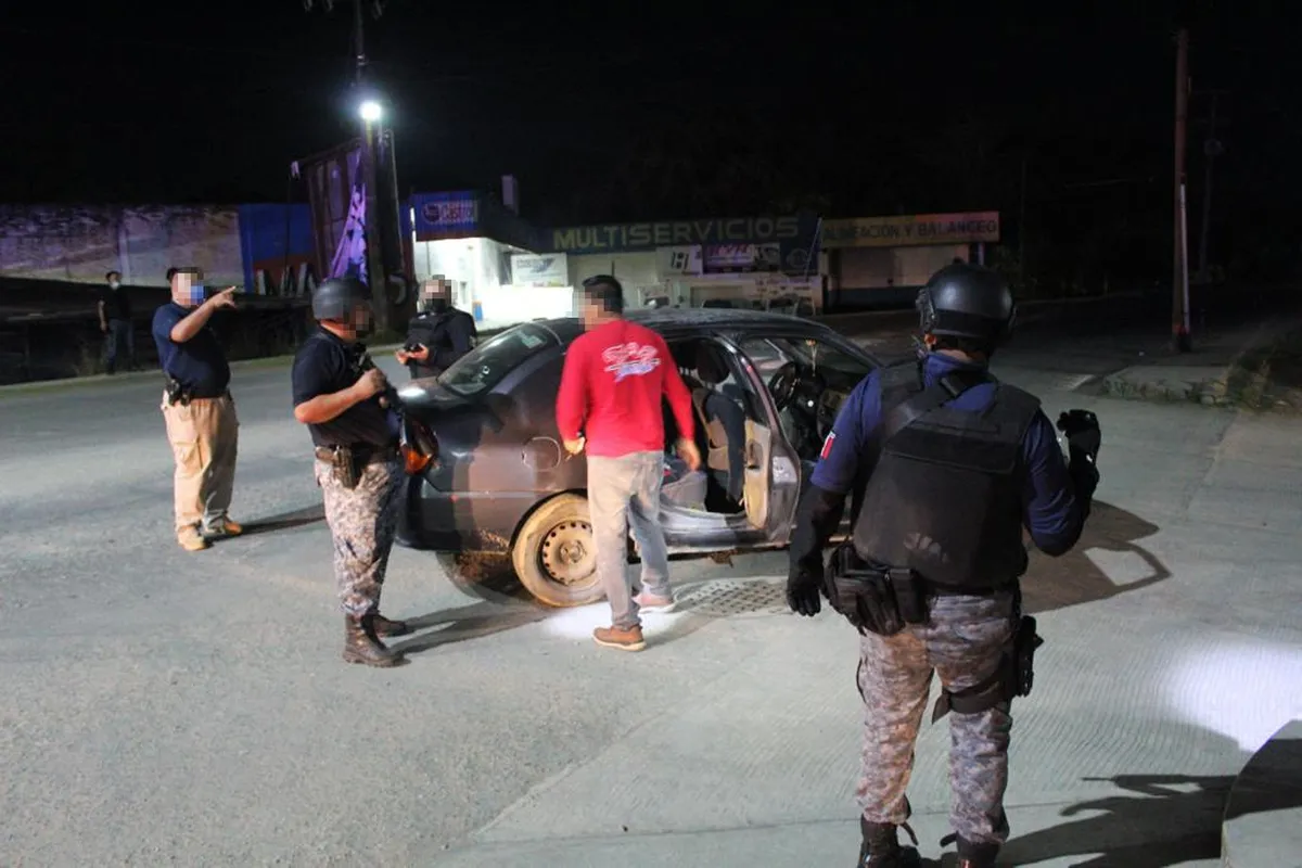 Detienen a 3 por posesión de droga y recuperan autos robados en la Huasteca