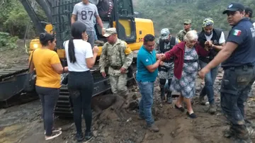 Militares realizan labores preventivas en Tianguistengo.
