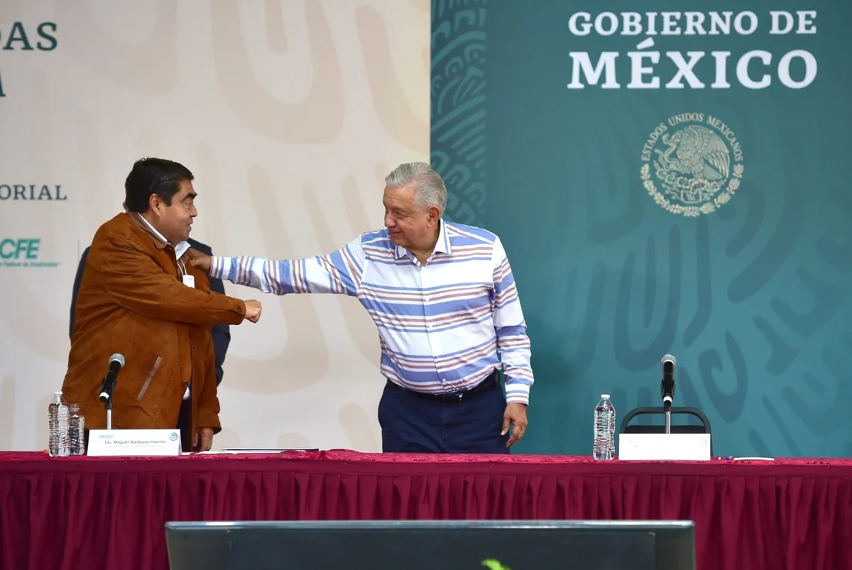 AMLO justifica portazo en Puebla, dice que la gente lo quiere ver