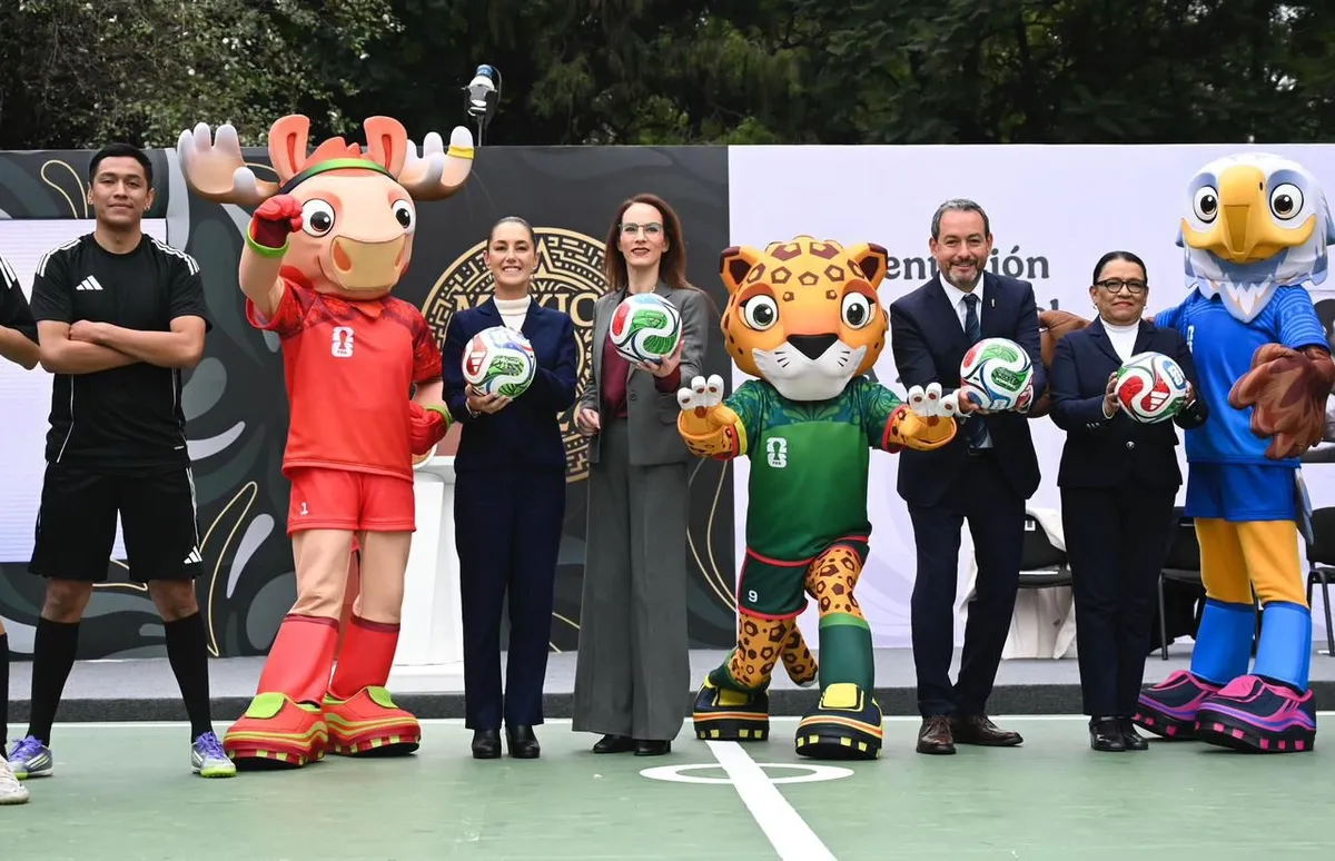 Claudia Sheinbaum presenta preparativos de México para el Mundial 2026 en el Estadio Azteca.
