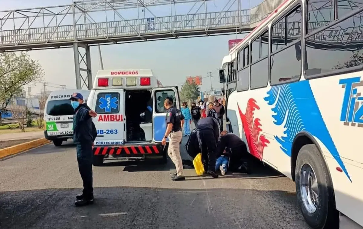 Accidente entre motocicleta y autobús en la México-Pachuca