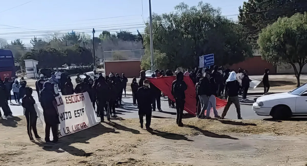 Pachuca: estudiantes de El Mexe retiran el bloqueo del bulevar Felipe Ángeles