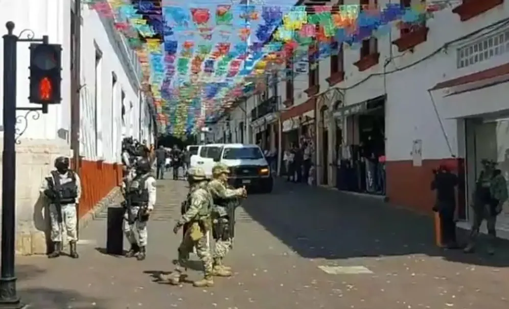 Detienen a 7 escoltas de Carlos Manzo