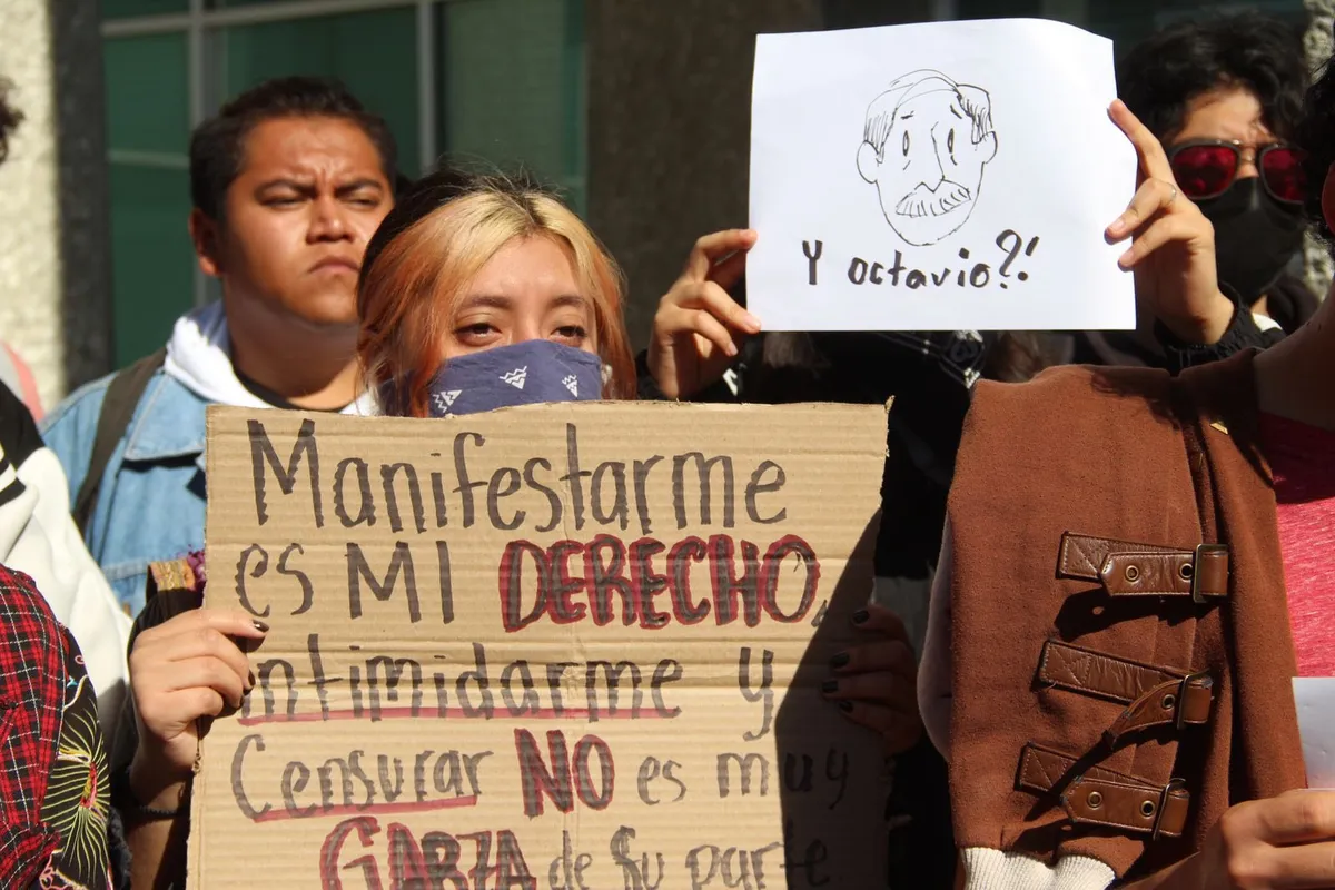 ¿Por qué se manifiestan estudiantes de la UAEH en la PGJEH? Esto es lo que piden