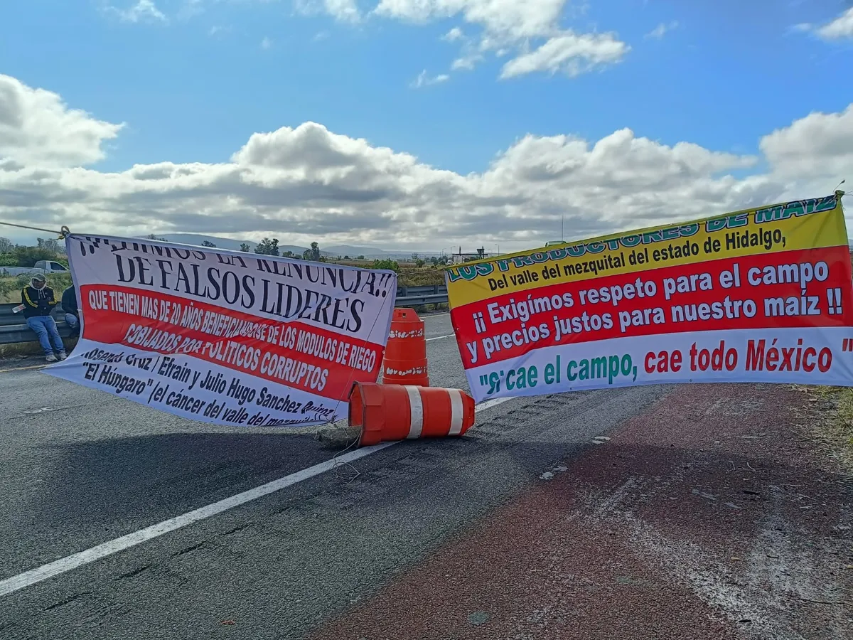 Bloqueo de campesinos sobre la autopista Arco Norte en Tula