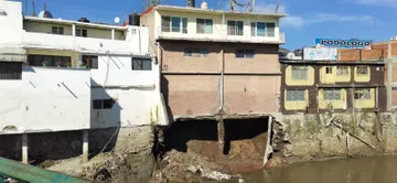 Desalojan viviendas y comercios por deslave en río Tula