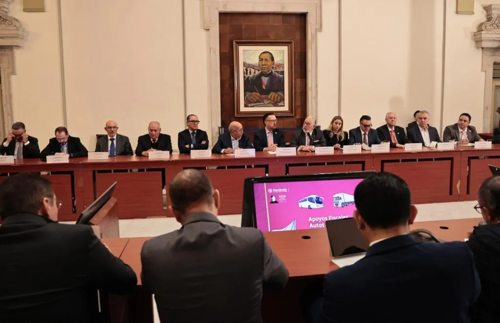 Transportistas y Gobierno pactan mesas sobre seguridad y peajes esta semana