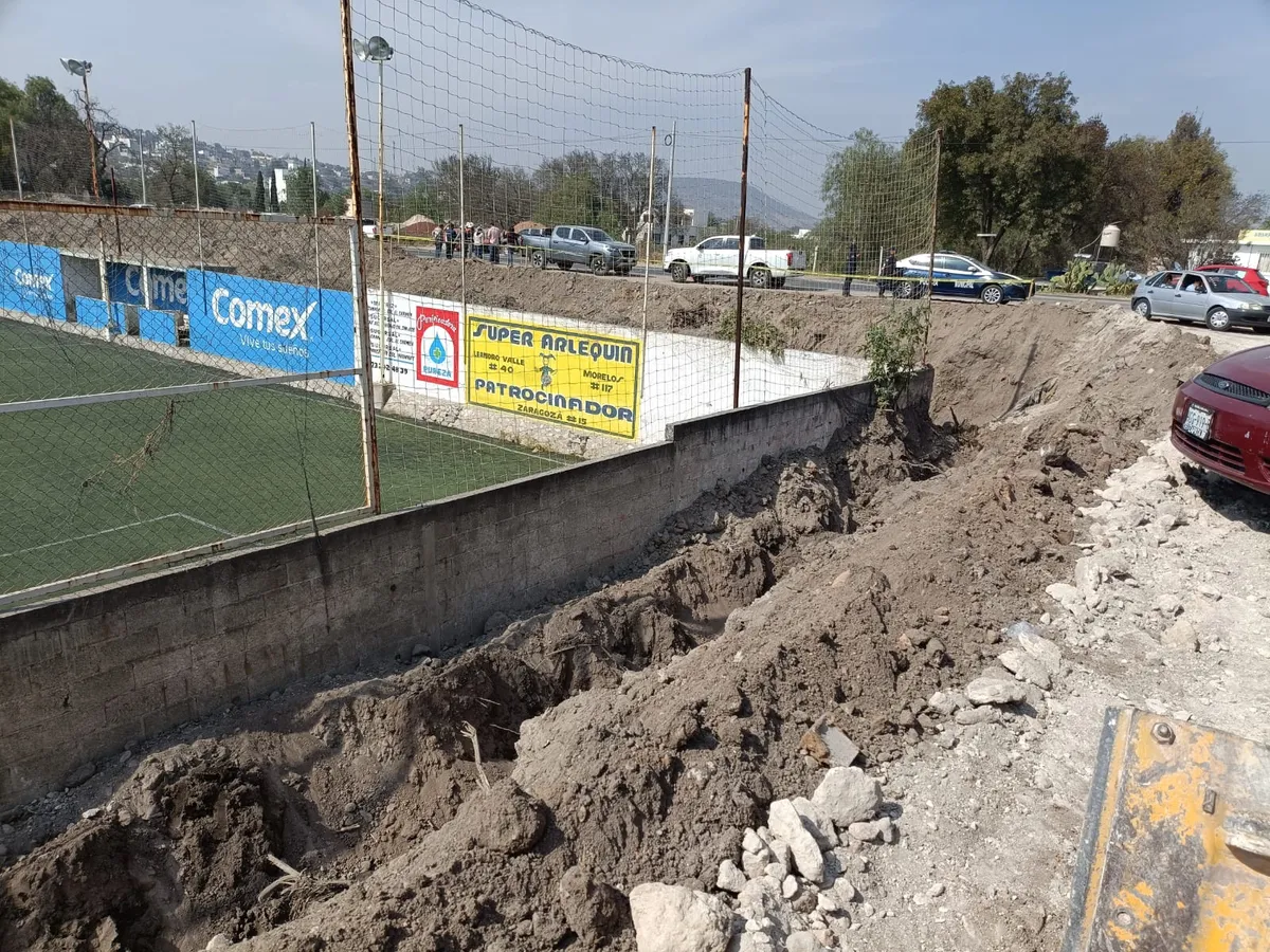 Vecinos de Infonavit San Marcos detienen obras de Conagua en Tula por daños a cancha; acuerdan reparación