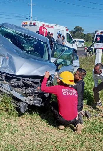 Fuerte choque deja seis heridos en la Pachuca–Huejutla
