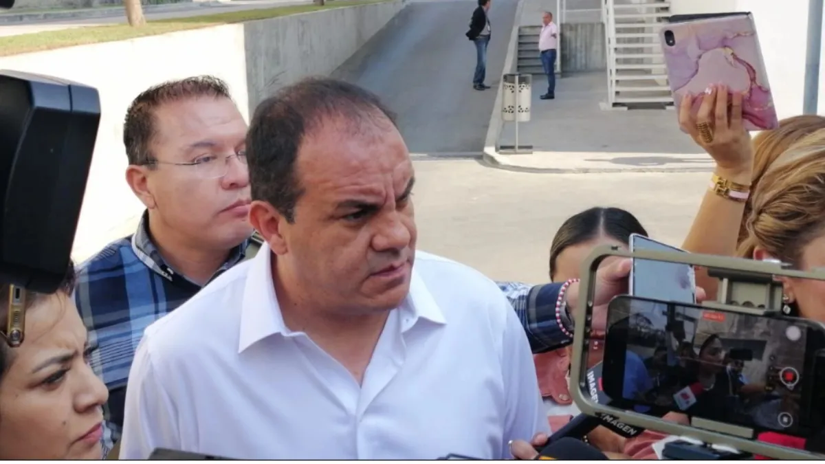 Blanco acudió esta mañana a la FGE donde hay una investigación en su contra, acompañado por algunas legisladoras, y sólo se entrevistó con el Ministerio Público.