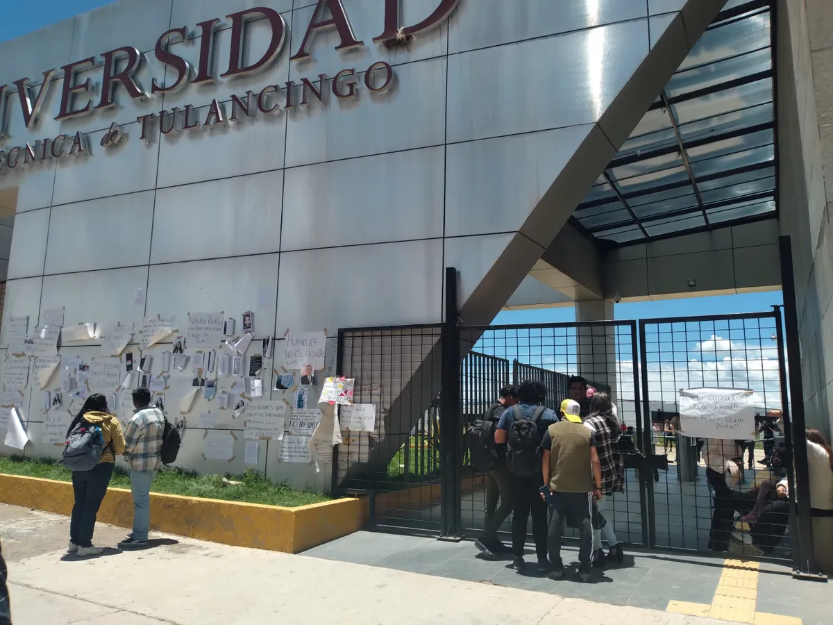 Estudiantes mantienen cierre en la Universidad Politécnica de Tulancingo
