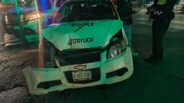 Taxista choca y queda asegurado en Tizayuca