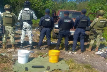 Golpes simultáneos al crimen organizado: decomisos millonarios, armas y drogas aseguradas en 13 estados.
