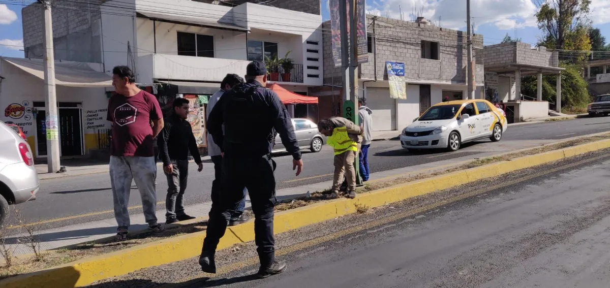 Tula de Allende: atan a un poste a presunto ladrón