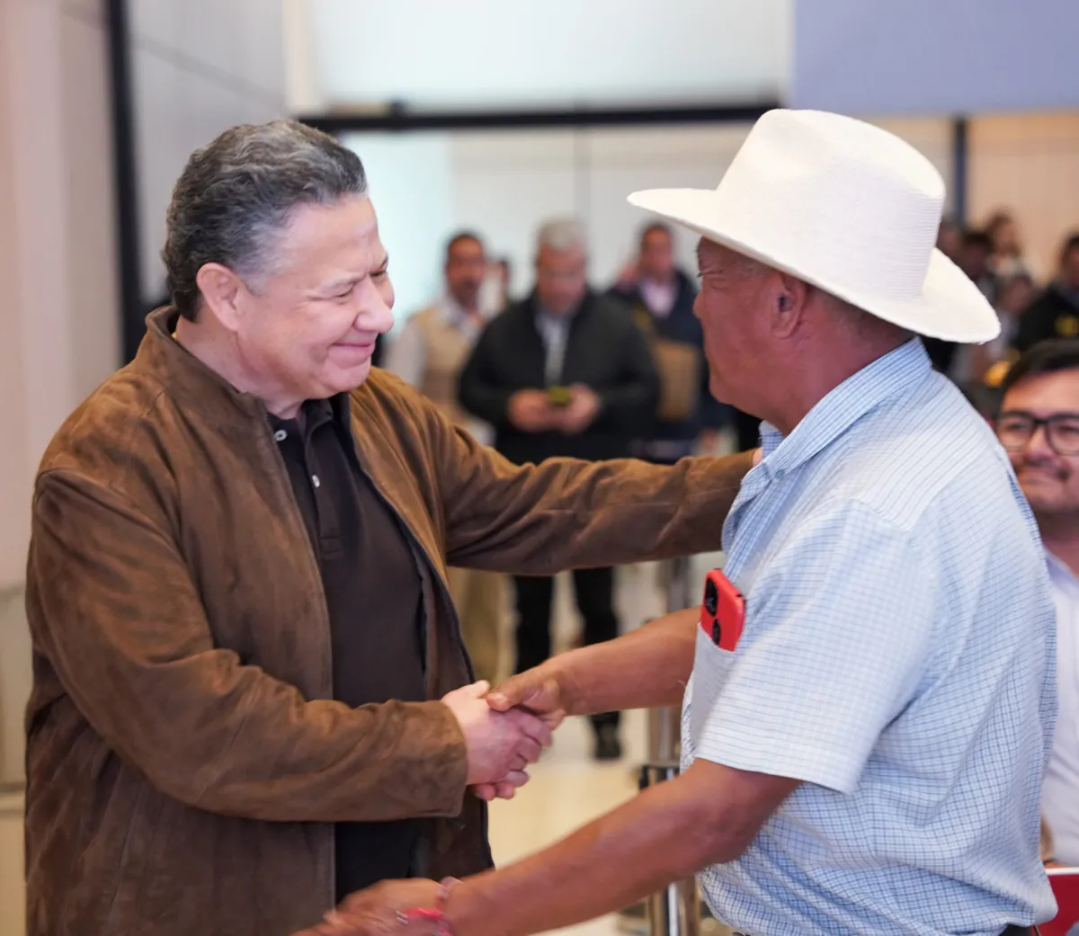 Julio Menchaca llama a Cooperativa Cruz Azul a resolver conflictos internos, para proteger empleos