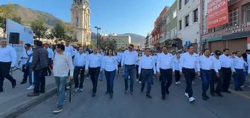 Al grito de “Unidad”, 53 mil agremiados del SNTE marchan en Pachuca por derechos laborales