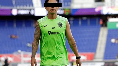 Exjugador de Chivas procesado por violación agravada en Jalisco permanece libre por amparo.