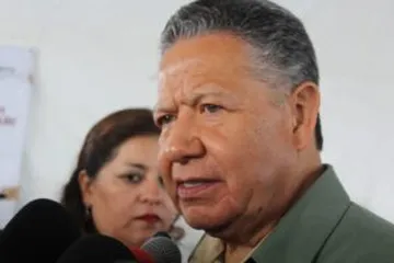 Gobernador de Hidalgo Julio Menchaca