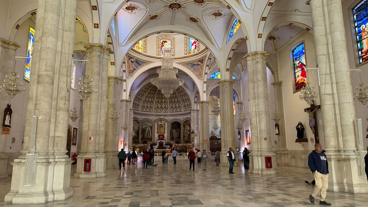 La Villita Pachuca ya recibe a cientos de fieles y comerciantes. El ambiente guadalupano comenzó desde temprano.