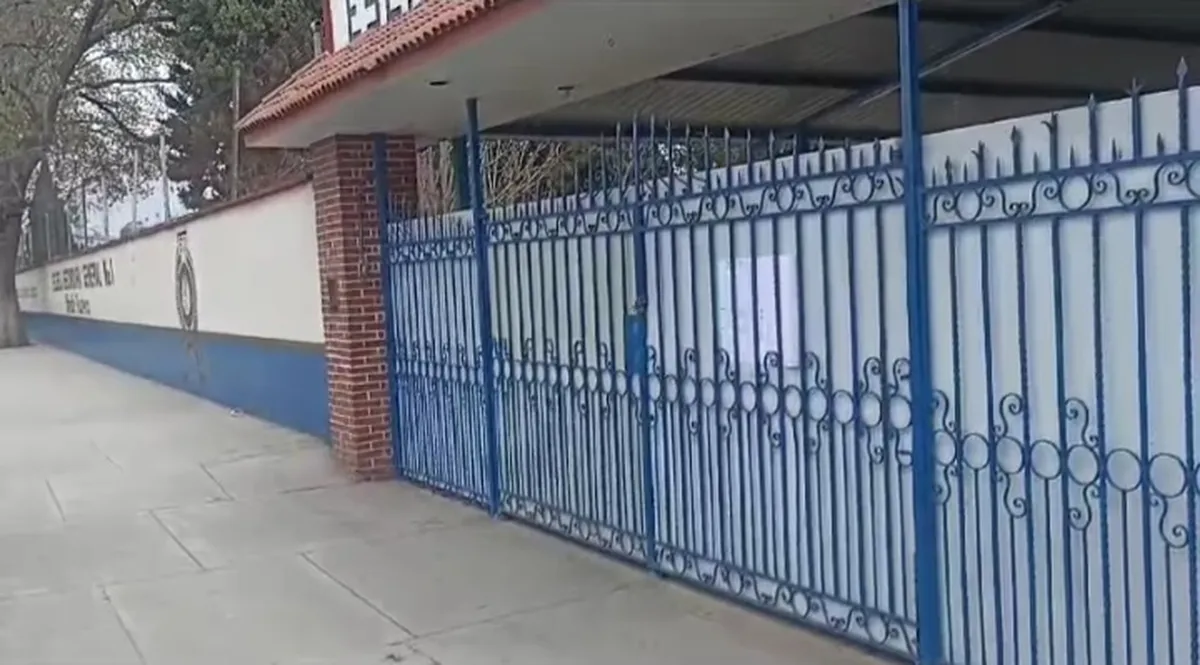 Tulancingo: cierran secundaria general 1 sin dar explicaciones