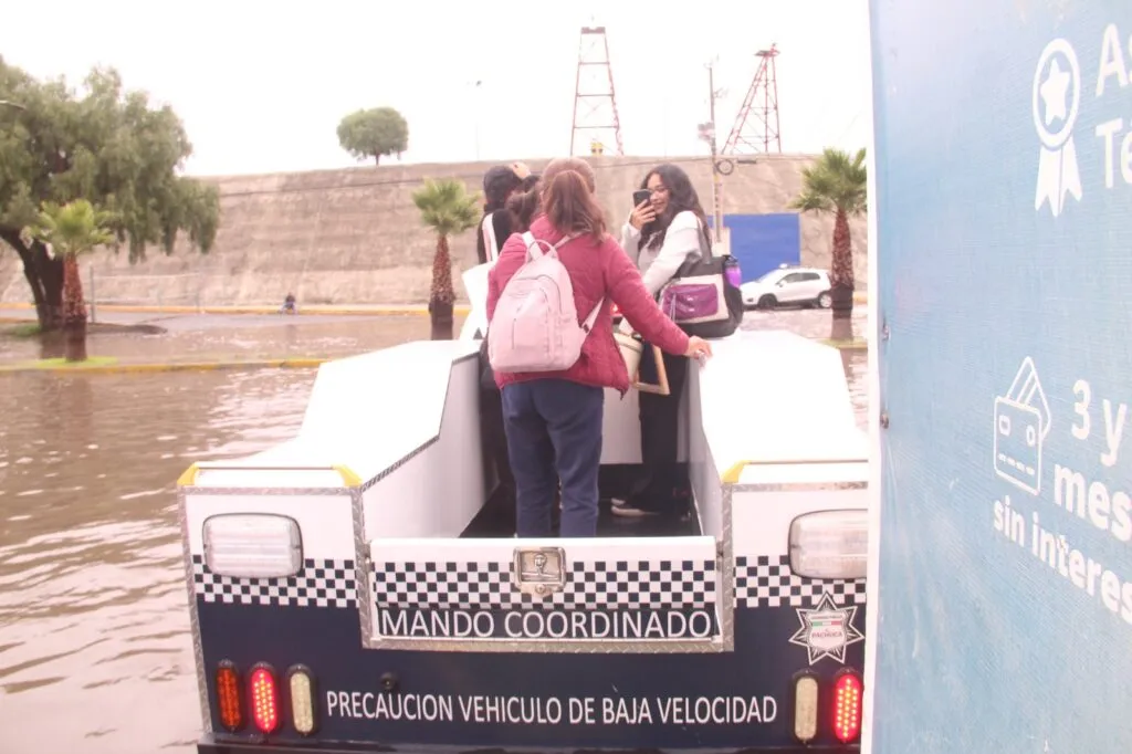 Lluvias colapsan vialidades en Pachuca; reportan inundaciones y tráfico intenso