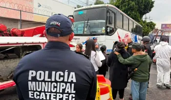 autobus embiste a mototaxi