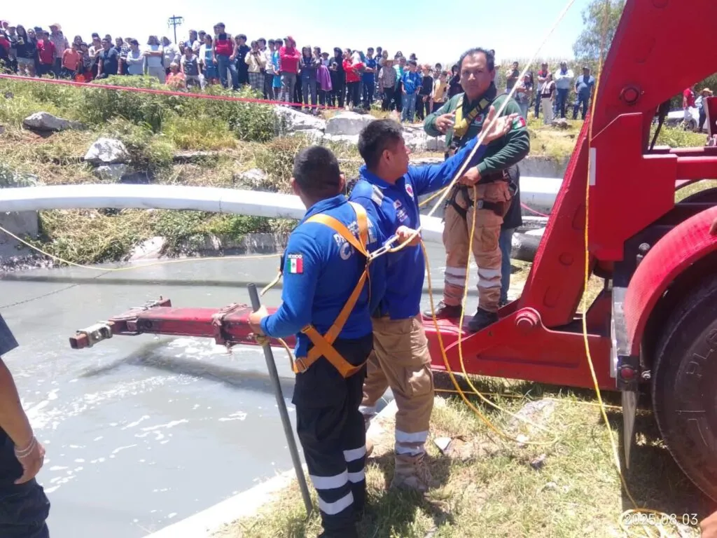 Accidente en canal de aguas negras: dos muertos y un menor desaparecido en Tezontepec