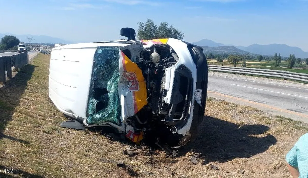 Autopista Arco Norte: se registra volcadura de camioneta de carga