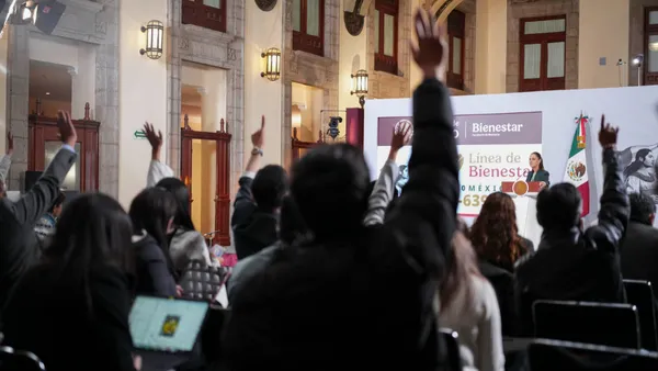 Sheinbaum confía en un acuerdo en el tratado de agua con EU y descarta renegociarlo; destacan avances en Plan Michoacán y temas bilaterales.