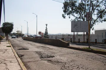 Anuncian cierre temporal del puente de acceso a Pachuquilla por bacheo: toma vías alternas