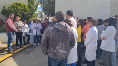 Protesta de trabajadores del Laboratorio Estatal de Salud Pública de Hidalgo