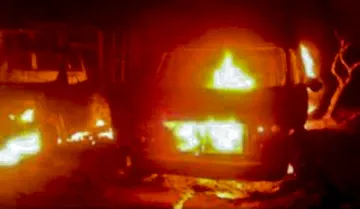Se incendian dos camionetas utilizadas para huachicol en Tepetitlán