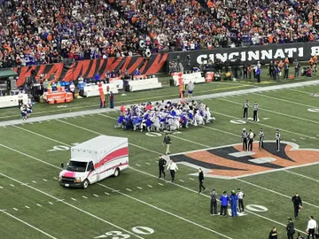 NFL: Damar Hamlin de los Bills se desploma tras tacleada en partido