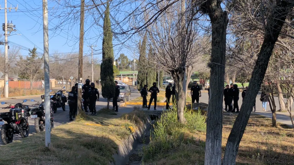 Tensión en la SEPH: estudiantes de El Mexe ingresan con autobuses a las instalaciones