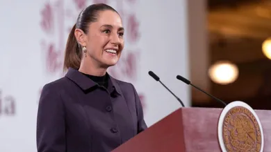 Claudia Sheinbaum descarta acuerdos privados con Salinas Pliego sobre impuestos.