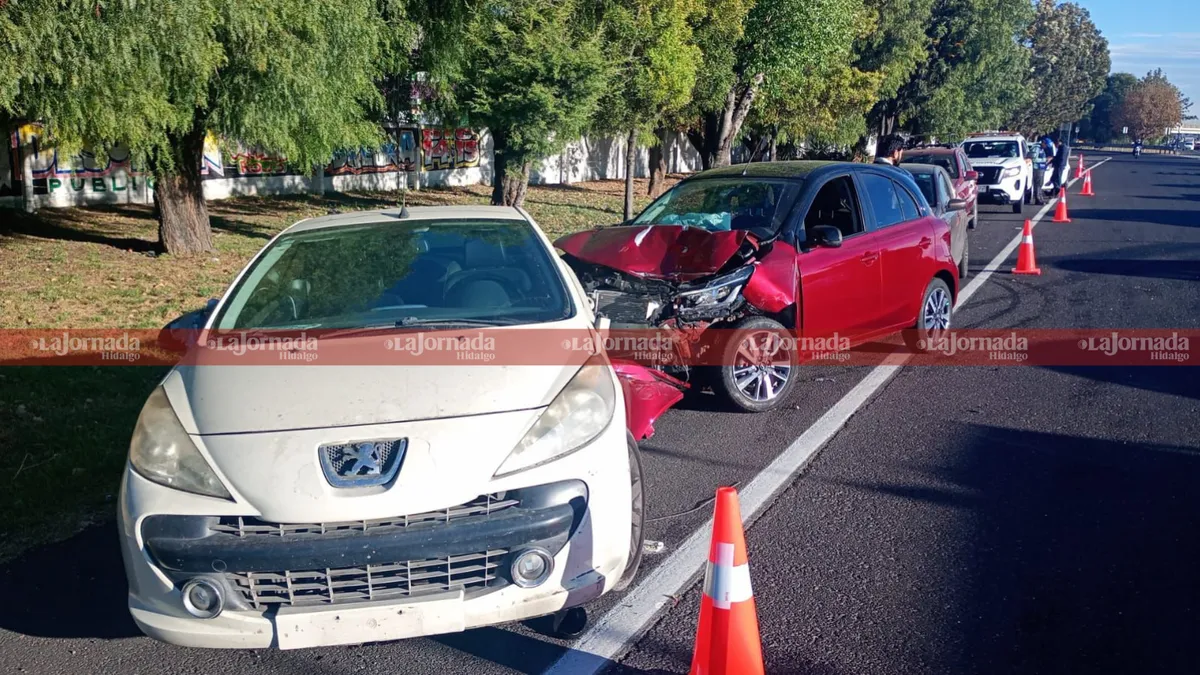 Autopista México-Pachuca: carambola entre cuatro vehículos deja tres heridos