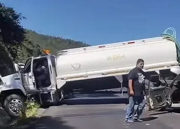 Choque de pipa provoca cierre total en la carretera México-Tuxpan