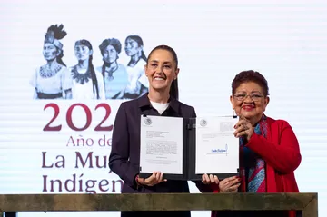 Firma Sheinbaum iniciativas de reforma para combatir desaparición