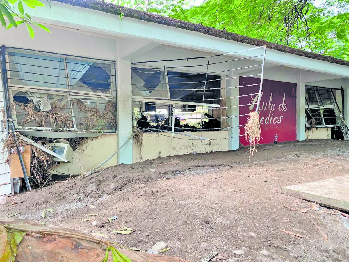 Lodo en escuelas de Hidalgo