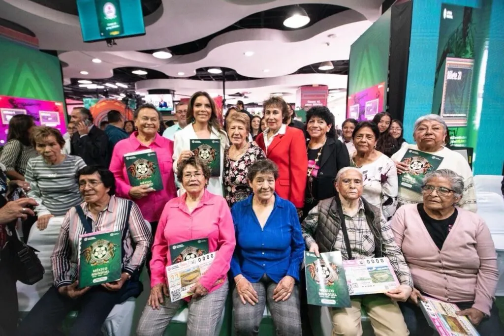 Lotería Nacional y Panini lanzan álbum retro de fútbol gratuito en México