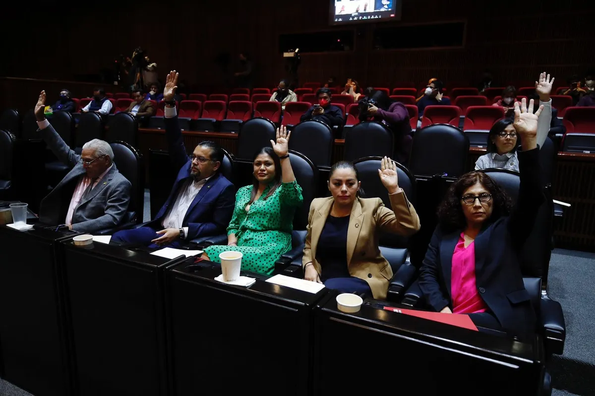 Diputados aprueban en comisiones la eliminación del horario de verano