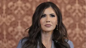 En la reunión con Kristi Noem participarán los secretarios de Gobernación, Rosa Icela Rodríguez, de Seguridad, Omar García Harfuch, y de Relaciones Exteriores, Juan Ramón de la Fuente. 