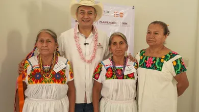 Reconocen conocimiento de las parteras en la Huasteca
