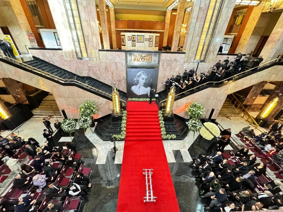 Música y aplausos llenaron el Palacio de Bellas Artes para despedir a Silvia Pinal